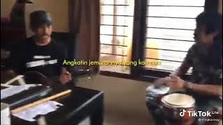 parody lagu'yang hujan turun lagi'enak di dengarr