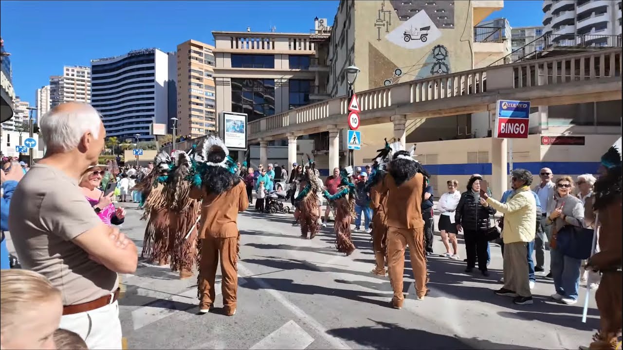 #135 😲 Dit zie je niet bij carnaval in Nederland… (Spanje 🇪🇸)