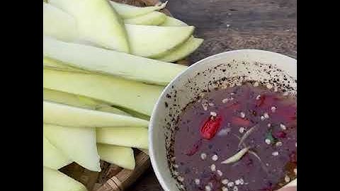 Gỏi xoài trộn khô cá mực và khô cá sặc