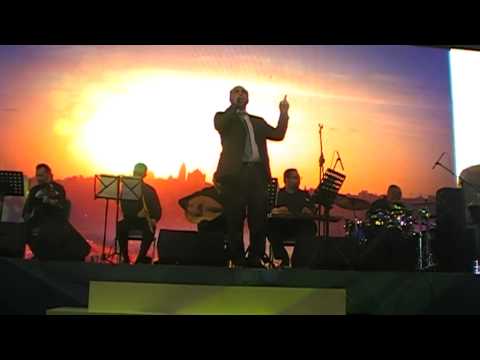 الفنان عبدالفتاح عوينات يغني لعيونك أسى الأيام