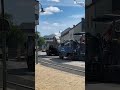 Straßenbau in Aktion 🚧 Frischer Asphalt wird verlegt