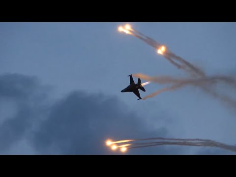 BELGIAN F-16 CRAZY MANEUVER !!