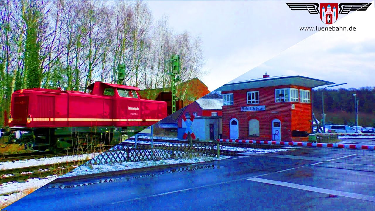 V 100 der Rennsteigbahn im winterlichen Ebstorf - mit Bahnübergang und Erixx