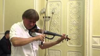 Александр Якушев (виртуоз скрипач), электроскрипка 19.08.2015 Яблочный Спас @ ЛермонтовКА(пост, фото, видео, инфо: http://vk.com/wall78053407_21483?reply=22503., 2015-08-20T10:27:18.000Z)