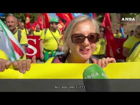 Protest in Cerreto d'Esi against Electrolux plan, workers and institutions take to the streets
