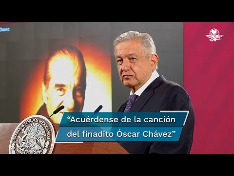 AMLO pone canción de Óscar Chávez “si no se hace aburrida la conferencia”