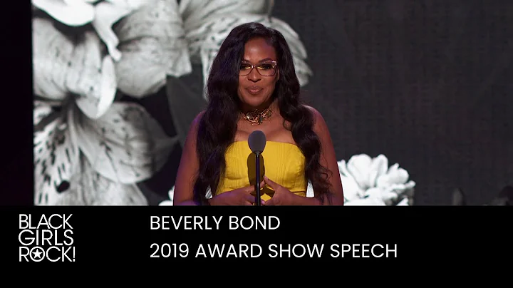 Founder Beverly Bond Presents the BGR Award to Reg...