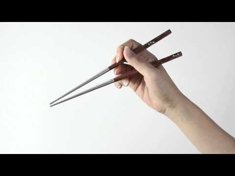 How To Hold Chopsticks Correctly