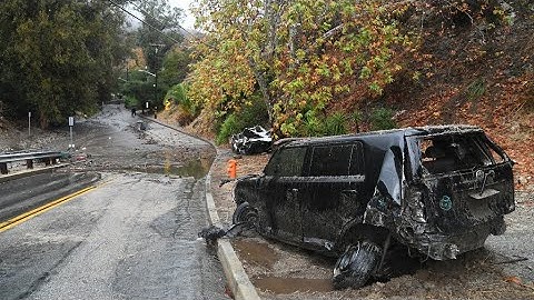 US - More than a dozen killed in California mudslides
