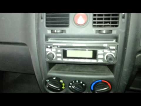 How to remove the radio  from a Hyundai Getz