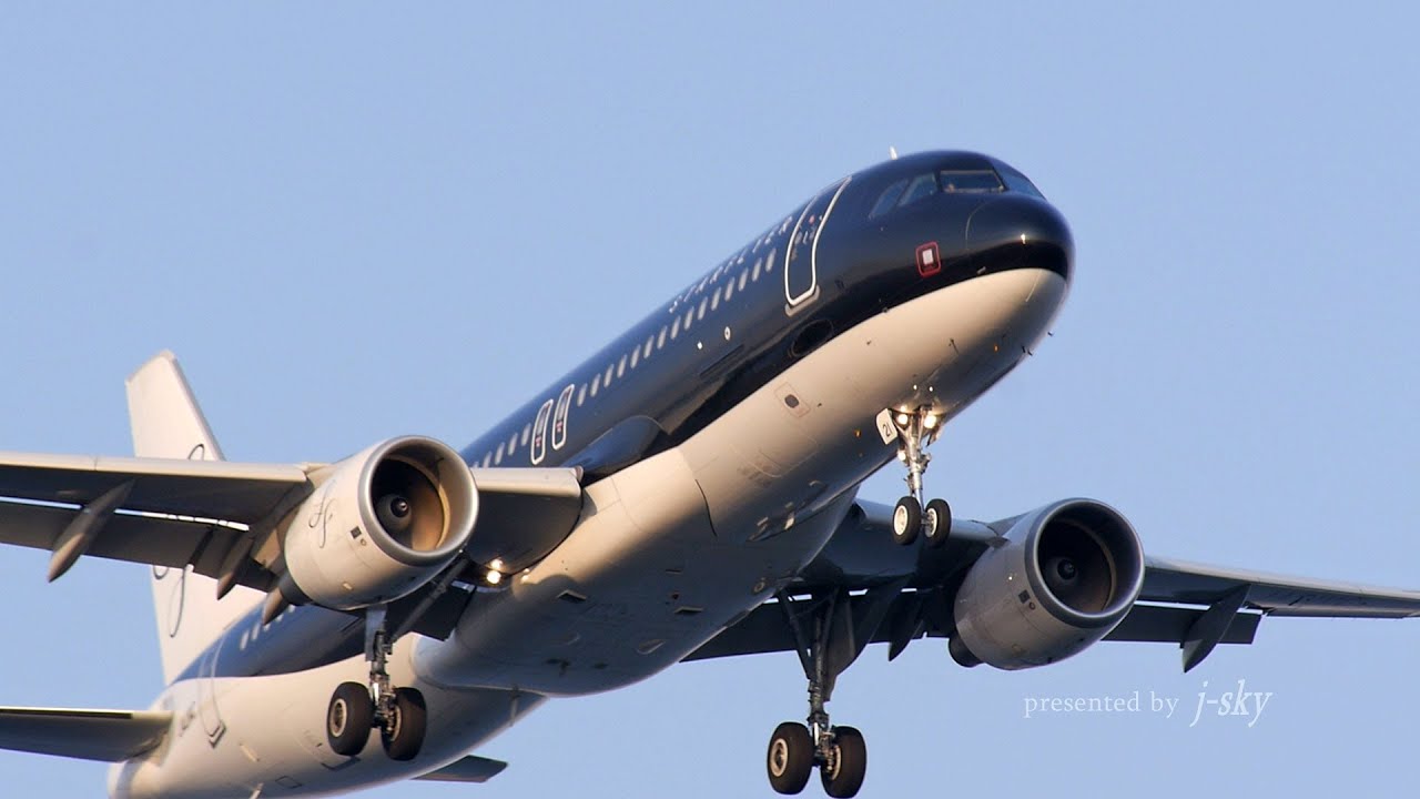 羽田空港] 新旧のA320 StarFlyer Airbus A320-214 [JA03MC, JA21MC] at