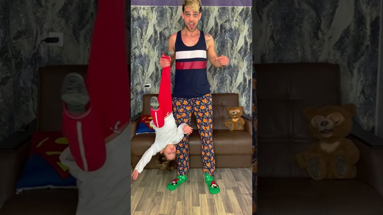 Which pose did you like best? 😋 Family Tiktok by SUPERSIMON 