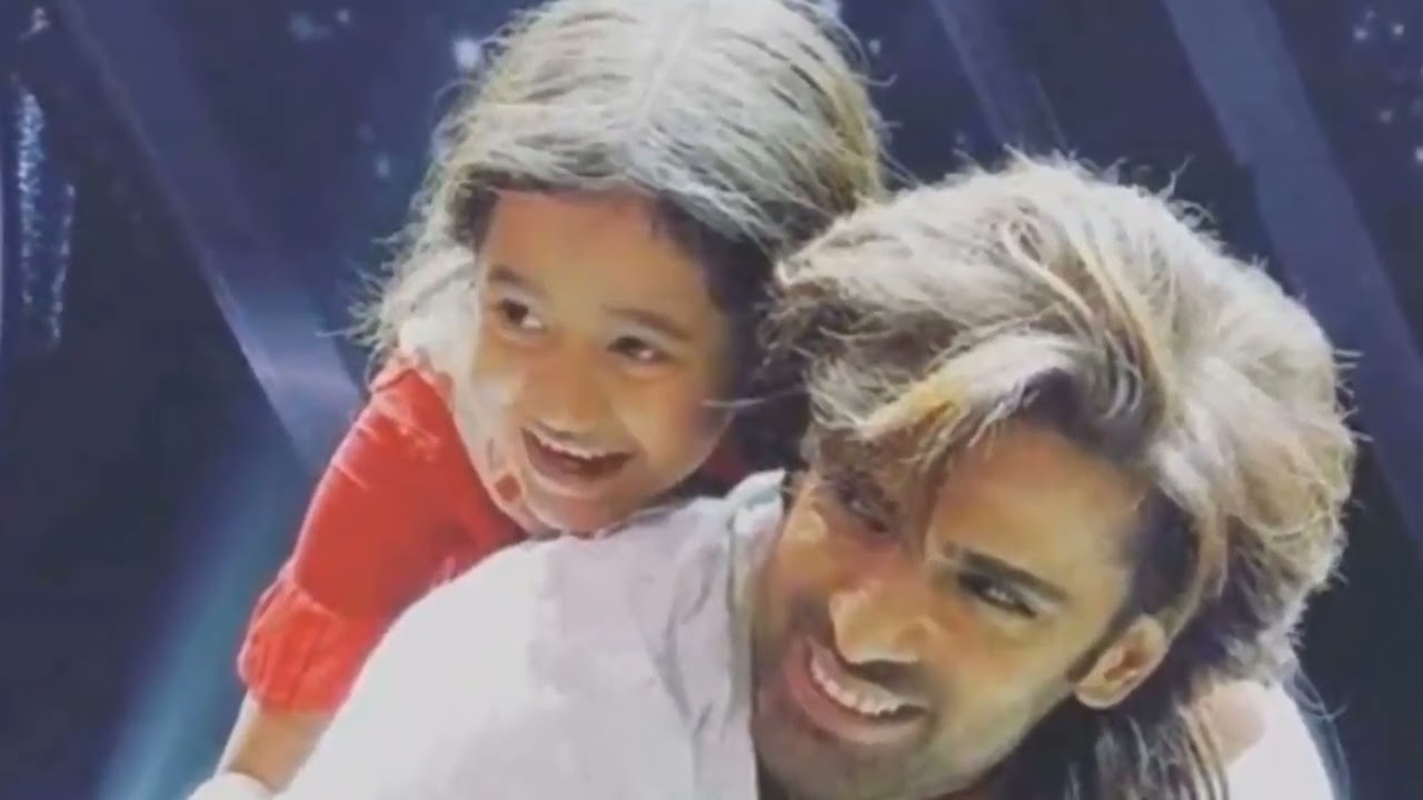 usne kaha dekhi khushiyan jis angan mein khile bichhiya