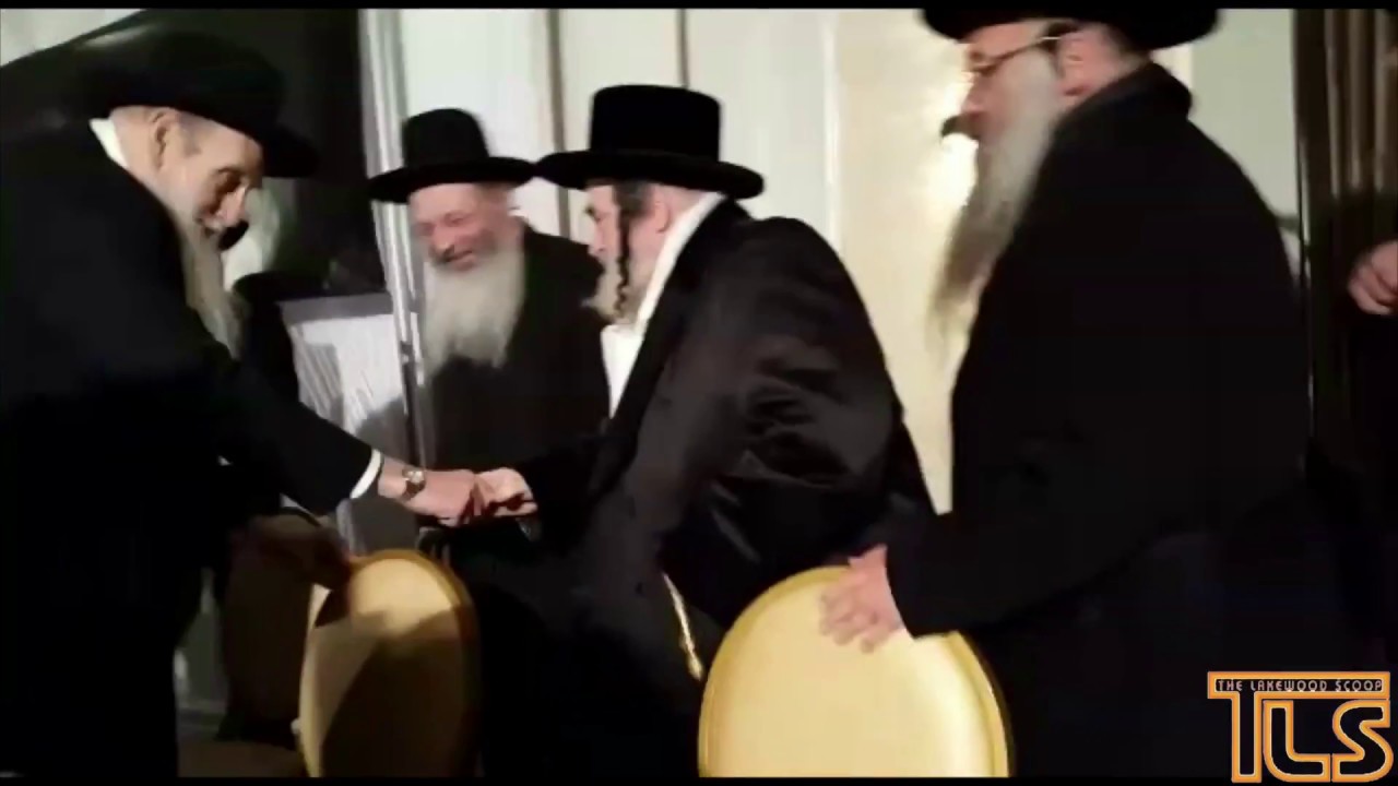 Viznitzer Rebbe and other Gedolim arrive at Chinuch Atzmai event in Lakewood