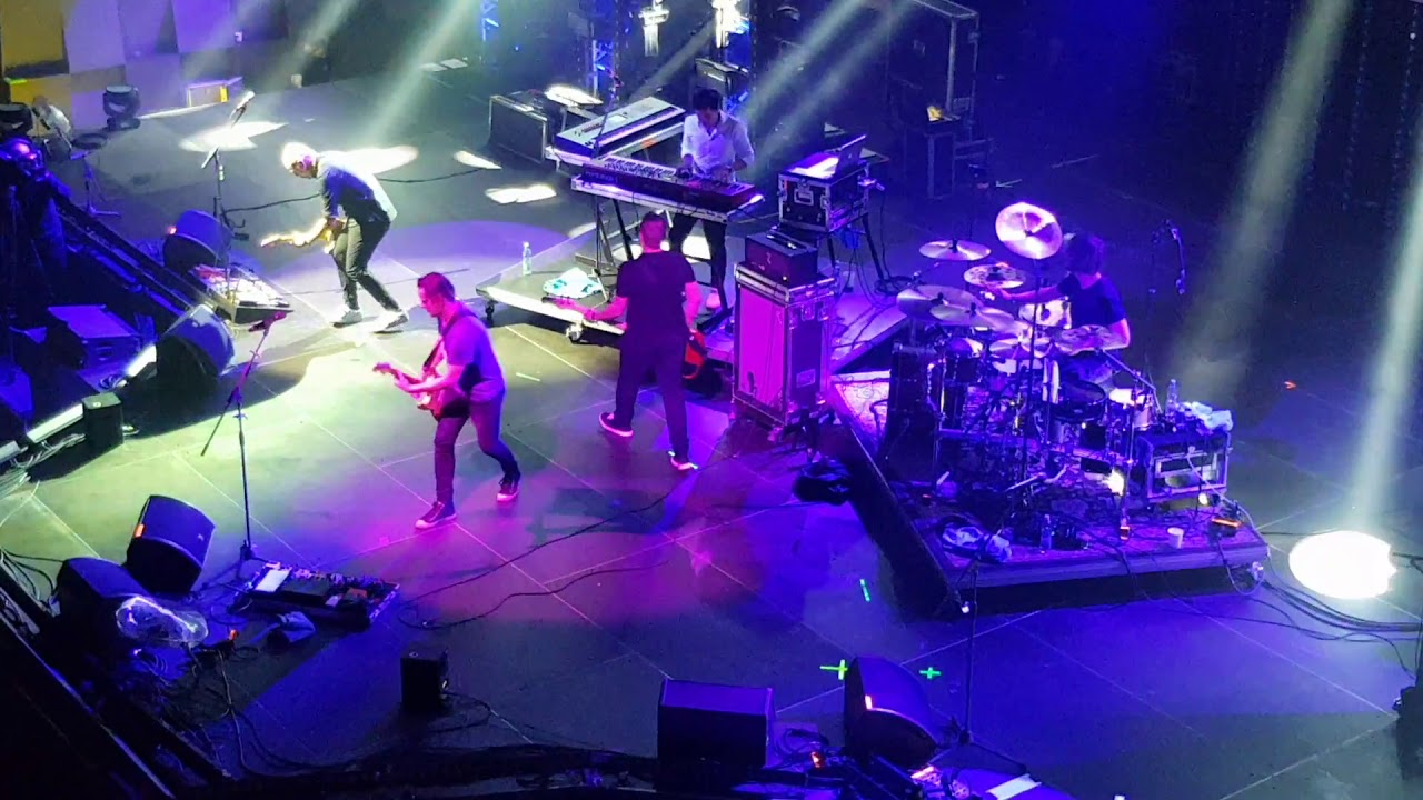 Watch Chinaski - 1. Signální (Live at Forum Karlin, Praha) on YouTube