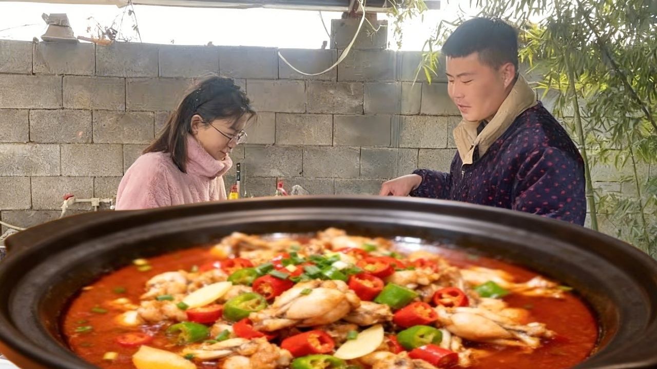 牛蛙一安排上桌，必须要陪老爸妹夫喝一杯，喝的是团圆也是日子！#农村美食 #我的乡村生活