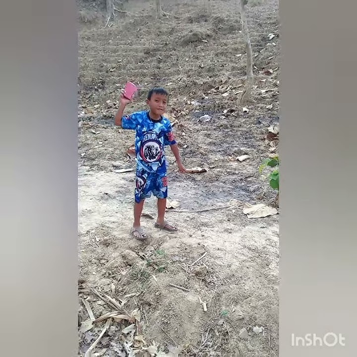 orang gila membanting hp