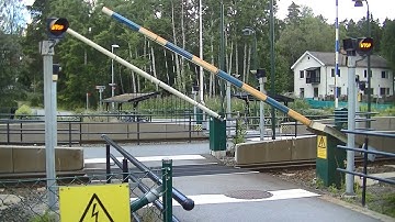 Spoorwegovergang Ensta (S) // Railroad crossing // Järnvägsövergång