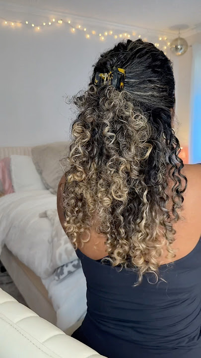 LOVE THIS HAIRSTYLE 🤍💕 #beauty #curlyhair #acnebaddie #badblaura #hairstyle