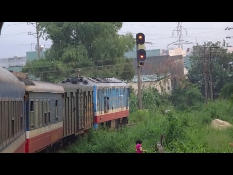 Video Tàu SE22 vào ga Thanh Khê kép máy Đức... - youtube
