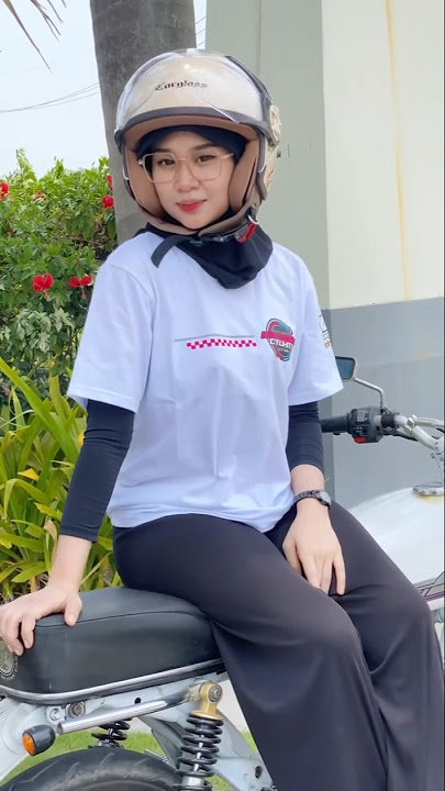 Download lagu Sicantik 😘😘❤️ #viralshort #cewe #trend #beranda #cbjatim #bisanemungnyawang #fyp #cbjateng #hijab