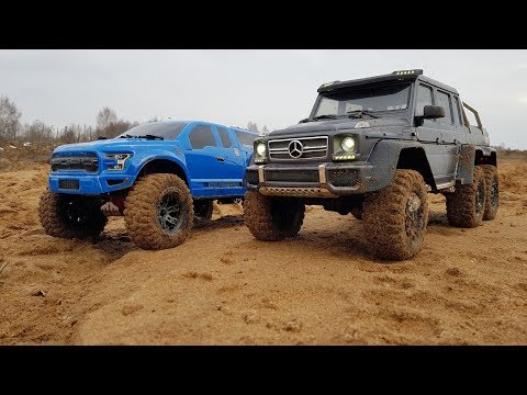 Видео: ГЕЛЕНДВАГЕН 6X6 против Ford Raptor 4x4 ... Сравнительный тест Traxxas TRX-6 и TRX-4. ОФФроад