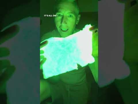A Glowing Paper Towel Using Chemiluminescence 🧪