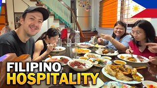 Filipino Family Invite me to their Home to Eat Philippines 🇵🇭
