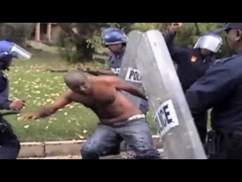 CNN: Andries Tatane dies following police beating (GRAPHIC CONTENT)
