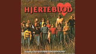 Video thumbnail of "Vesterbro Ungdomsgård - Hjerteblod"