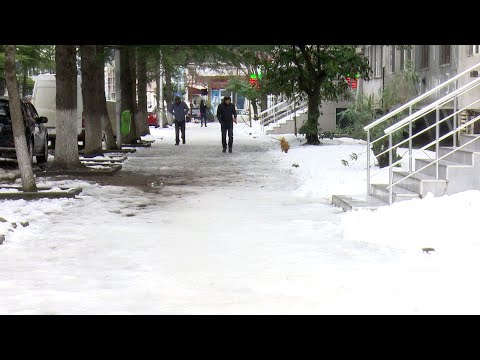 ფეხით მოსიარულეთა გადასასვლელები თოვლის საფარისგან გასაწმენდია