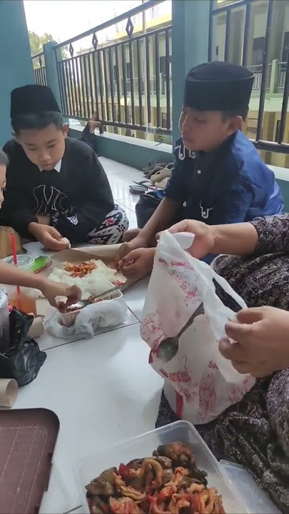 Mengintip sambungan santri putra PP Al-Mahrusiah Lirboyo. #santri #shortvideo #sholawatnabi #ngaji