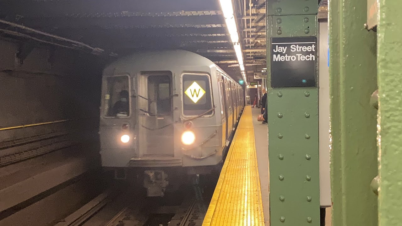 Nycta R46 NYCTA Subway: R46, R68A (W), & Work train action @ Jay st-Metrotech ...