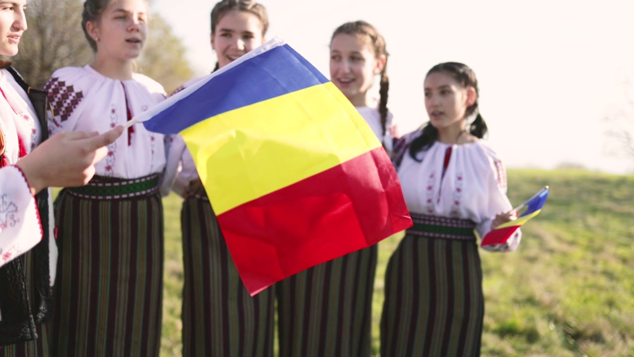 Ansamblul folcloric Trifoiași de pe coline 🍀 - România mea 🇷🇴