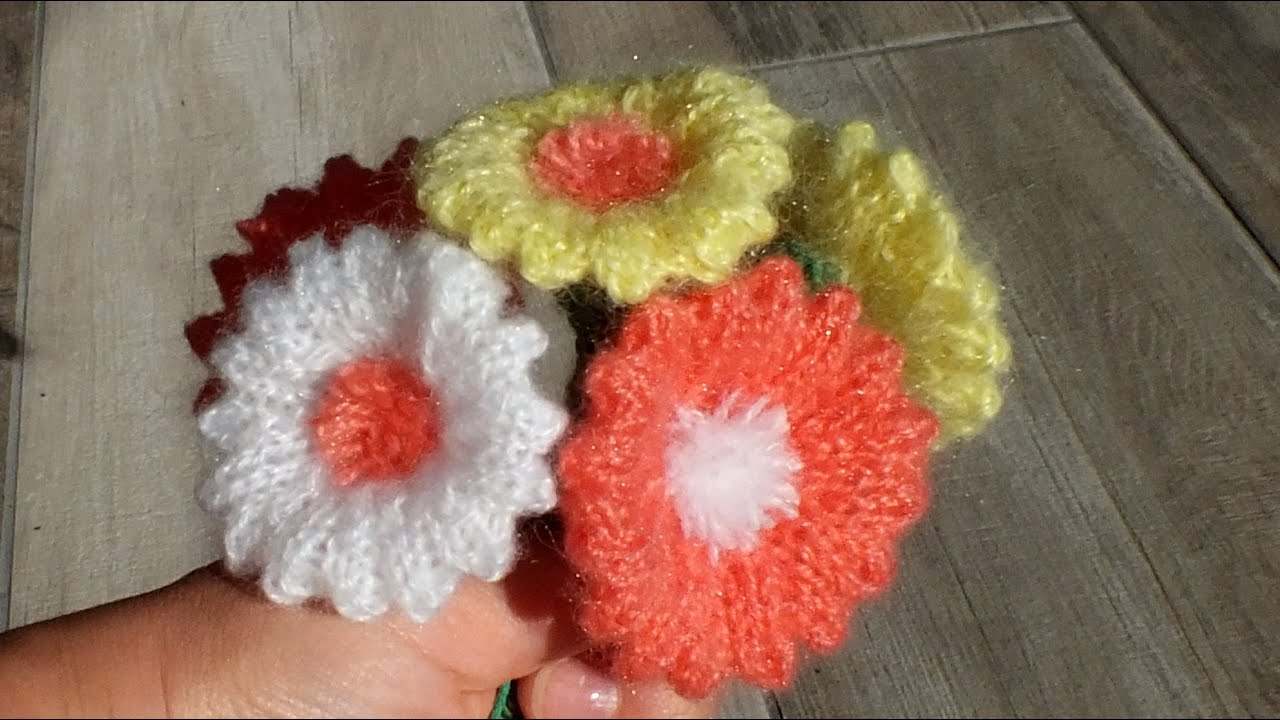 FLORES REALIZADAS CON DOS AGUJAS