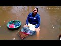 LAVANDO ROUPA NA CACHOEIRA