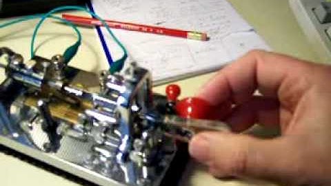 A Vibroplex 1946 Deluxe Operated by N8UX.