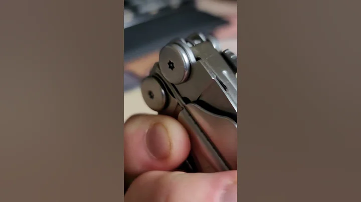 leatherman wave + bolt moving with blade