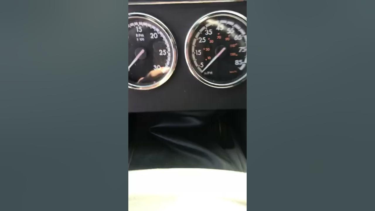Freightliner Cascadia Replacing Sam chassis fuse box - YouTube
