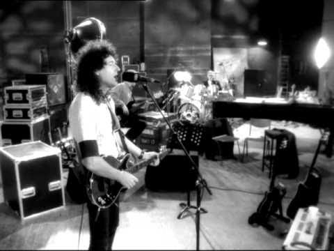 Queen - Spread Your Wings (Official Video)