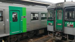 阿南駅をゆっくりと発車する1200型気動車。