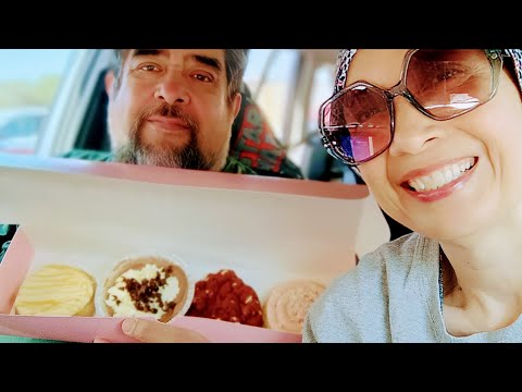 ASMR 🍪🍫Trying #Crumbl Red Velvet White Chocolate Chip Cookie & More 🍓 w/Roger 😋