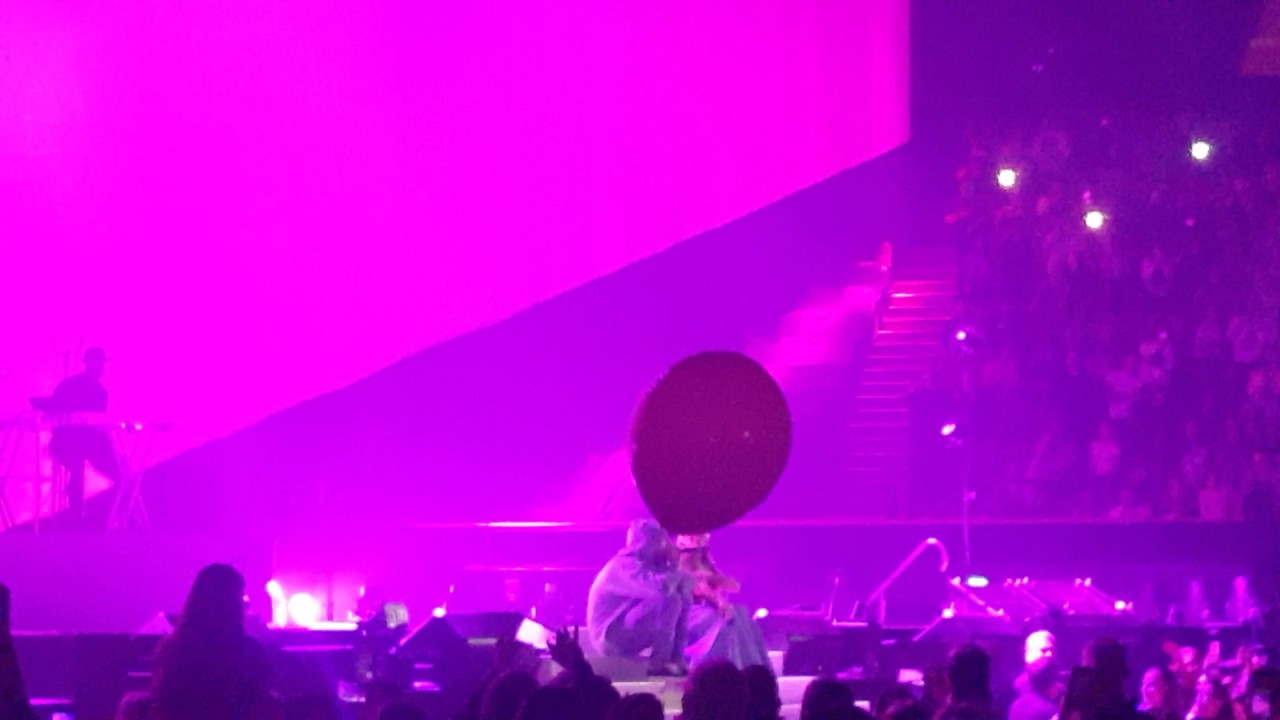 Ariana Grande Ft Mac Miller - The Way (Dangerous Woman Tour)