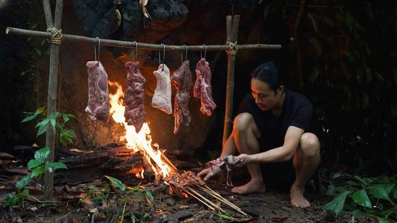 Survival In The Rainforest – Shelter, Hunting, and Setting Traps To Find Food To Survive