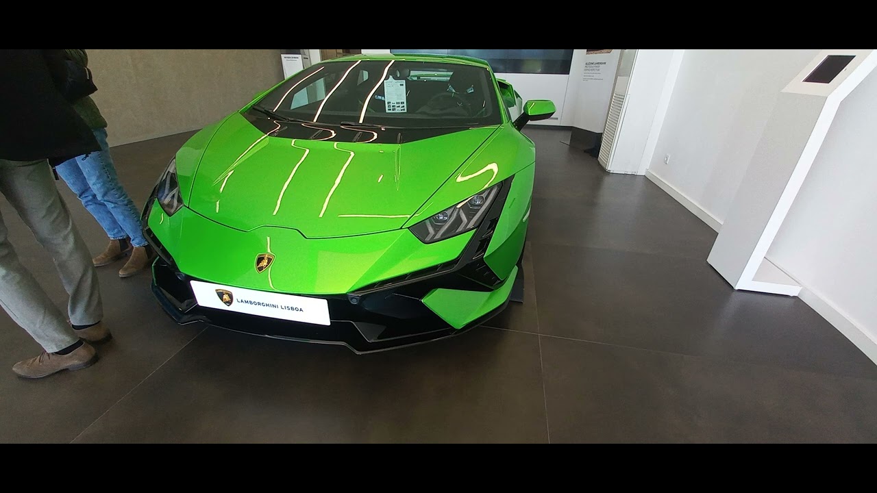 Lamborghini and Bentley at a car stand in Alcabideche