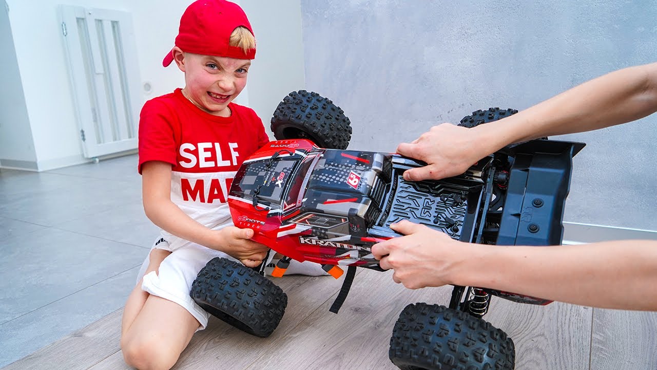 ГОНЯЕТ 100км/час...НОВАЯ машинка на управление за 1К$.