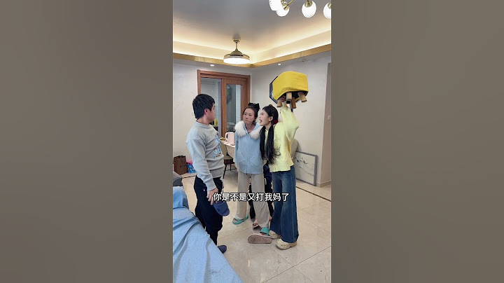 爸爸整天玩手机还欺负妈妈，姐妹俩实在看不下去，拿起武器暴揍爸爸！ #搞笑 #媽 #funny
