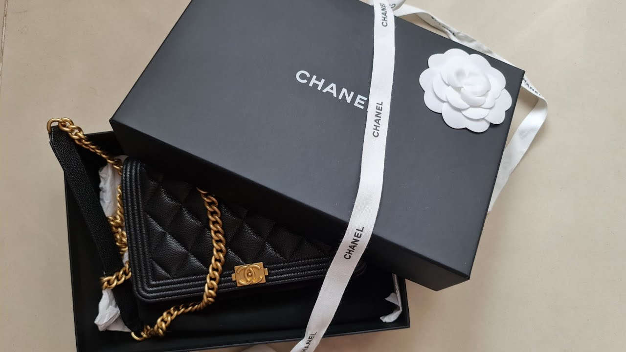 Storing my Chanel Boy WOC & How I Tie Chanel Ribbon 