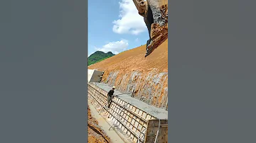 Slope Protective Rough Stones Concrete Retaining Wall Constructing Technique 