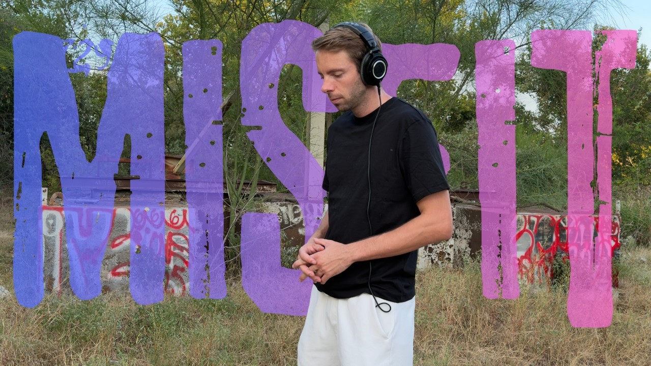 Guarda C-Blanch - Misfit (Official Music Video) su YouTube Guarda C-Blanch - Misfit (Official Music Video) su YouTube